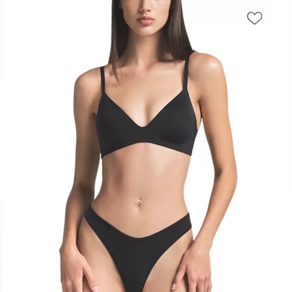 SKIMS Wireless Form T-shirt Bra NWT